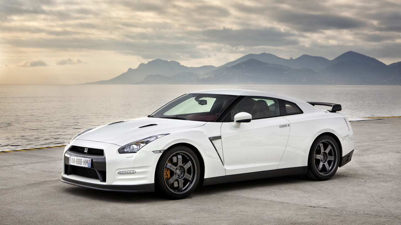 Porsche 911 Blanche Garée au Bord de la Mer Pendant la Journée. Wallpaper in 1280x720 Resolution