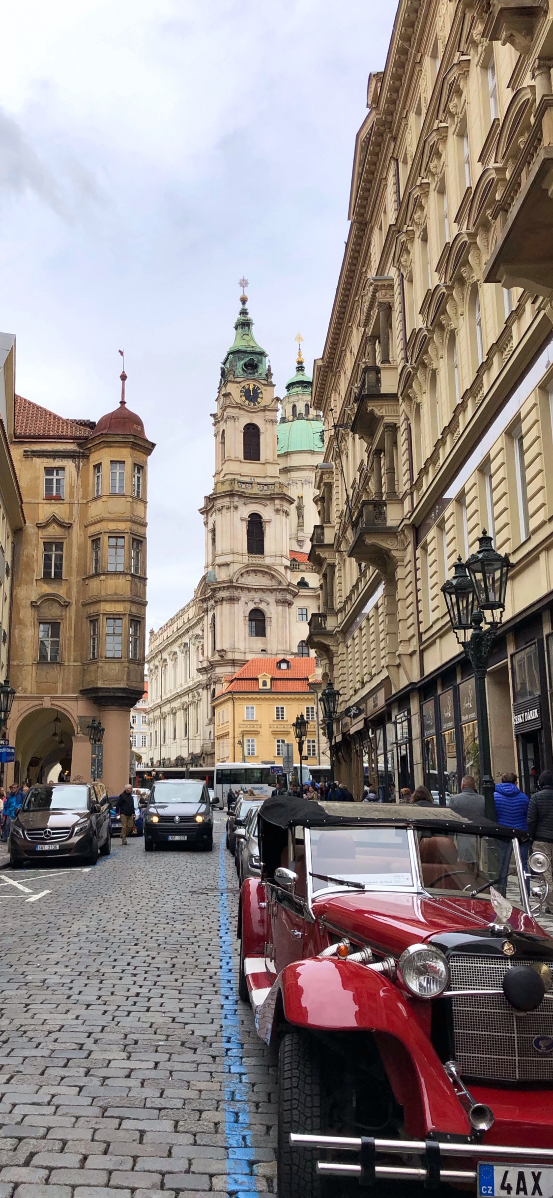 Prague, King, Road, Window, Town. Wallpaper in 1125x2436 Resolution