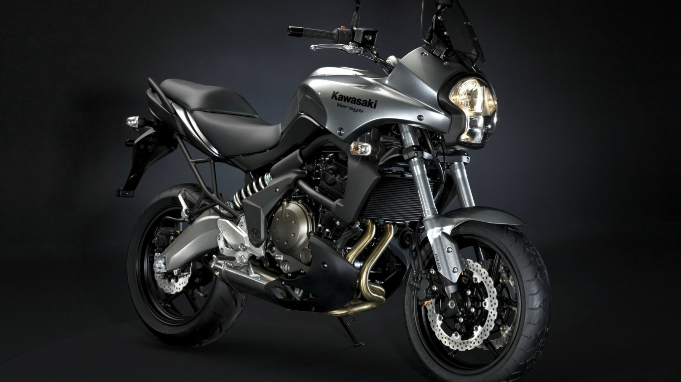 Motocicleta Cruiser Negra y Plateada. Wallpaper in 1366x768 Resolution