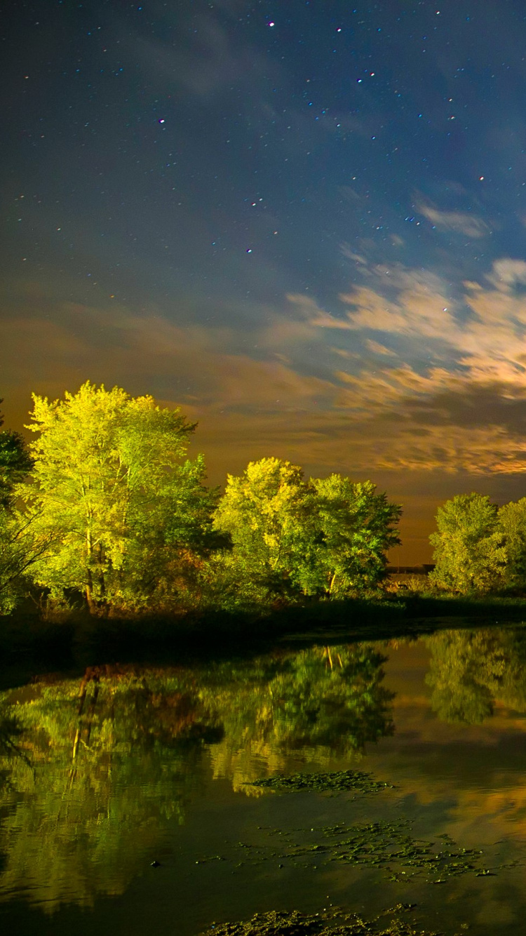Green Trees Beside River Under Blue Sky During Daytime. Wallpaper in 750x1334 Resolution