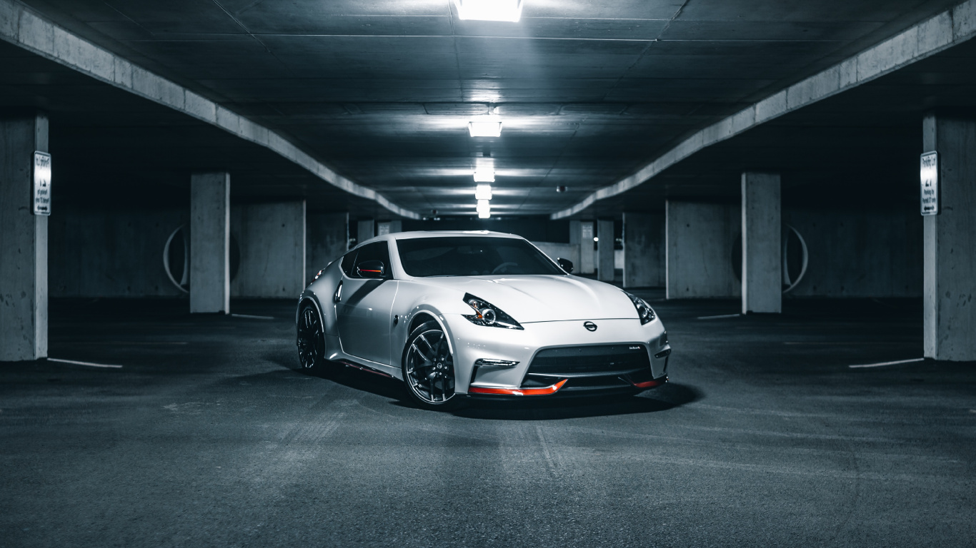 BMW M 3 Coupé Blanco Estacionado en el Estacionamiento. Wallpaper in 1366x768 Resolution