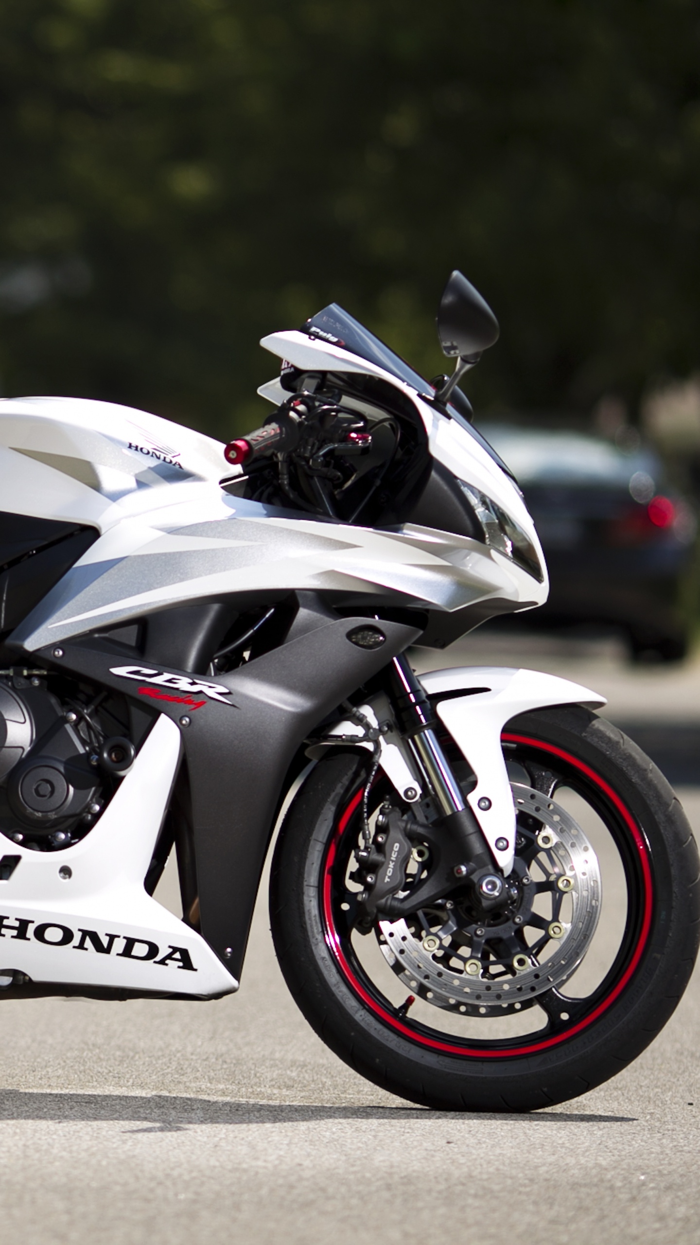 Black and White Sports Bike. Wallpaper in 1440x2560 Resolution