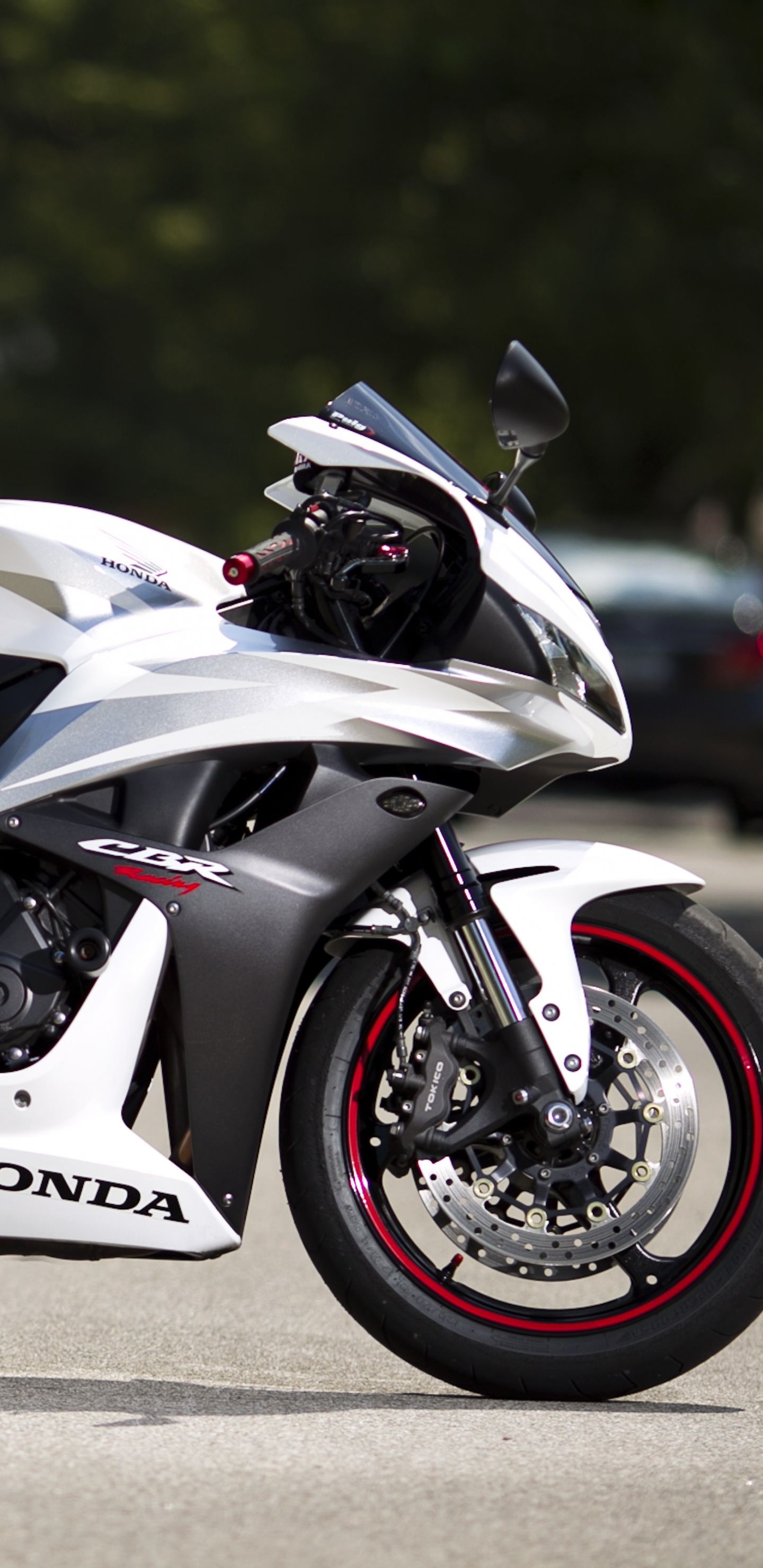 Black and White Sports Bike. Wallpaper in 1440x2960 Resolution