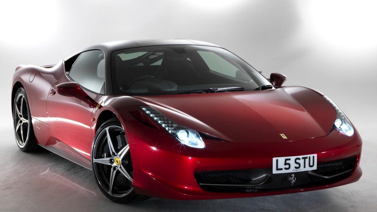Ferrari 458 Italia Rojo Sobre Pavimento Gris. Wallpaper in 1280x720 Resolution