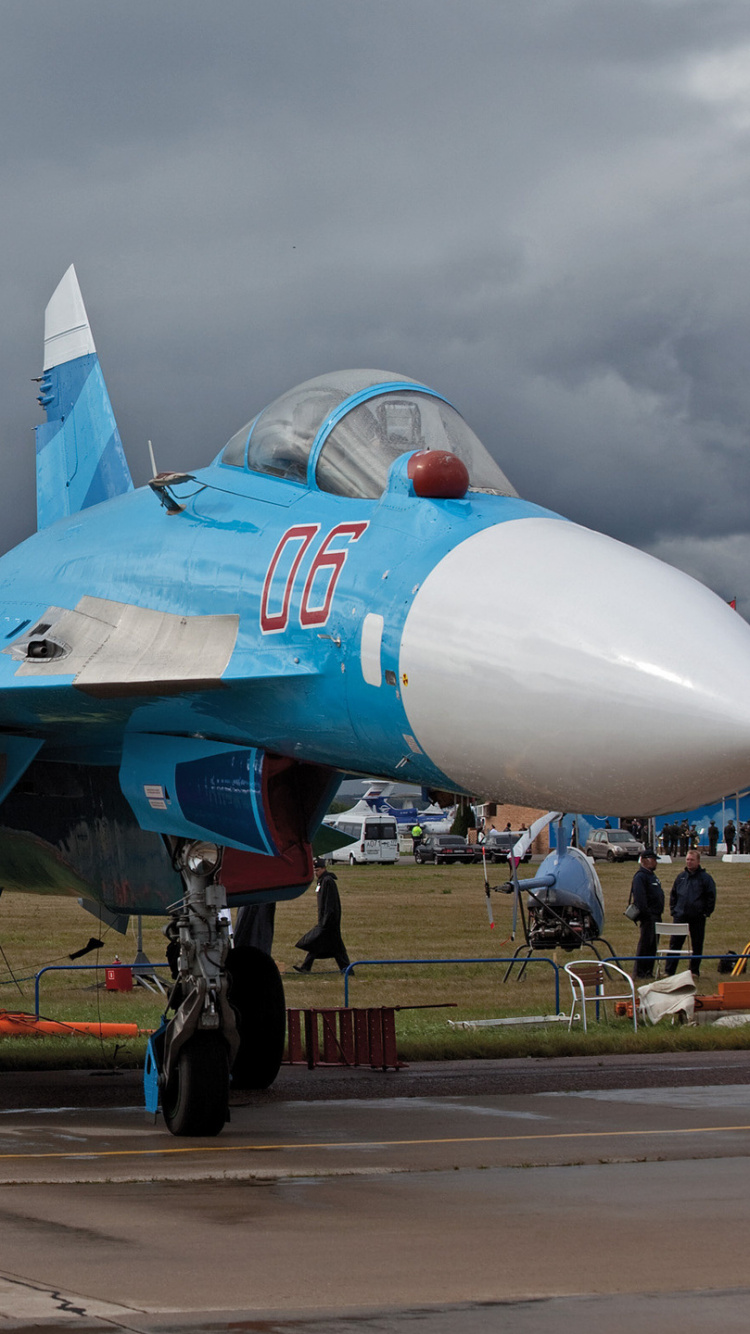 Avión Jet Azul y Blanco en el Aeropuerto Durante el Día. Wallpaper in 750x1334 Resolution