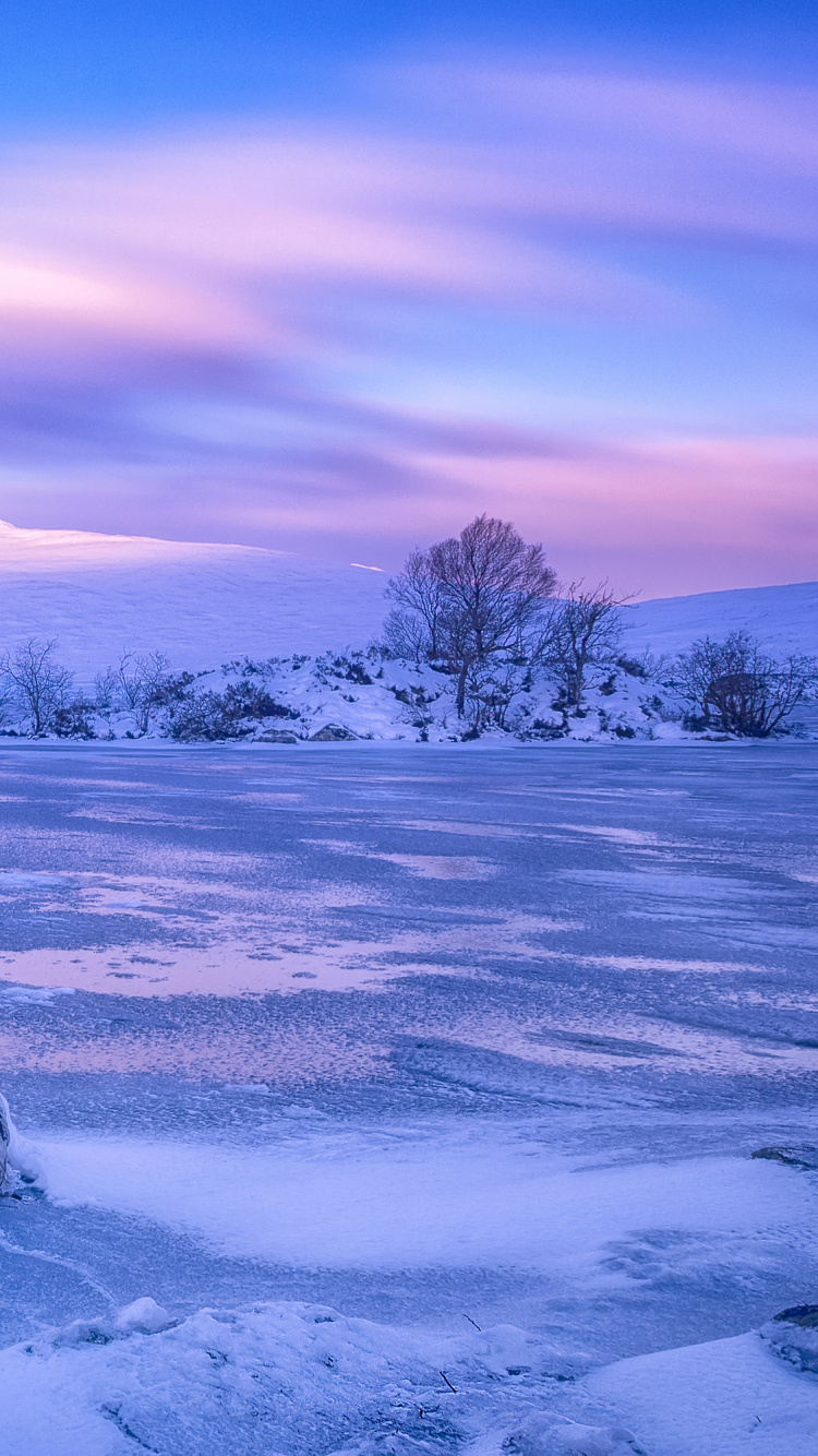 Snow Covered Field Under Blue Sky During Daytime. Wallpaper in 750x1334 Resolution