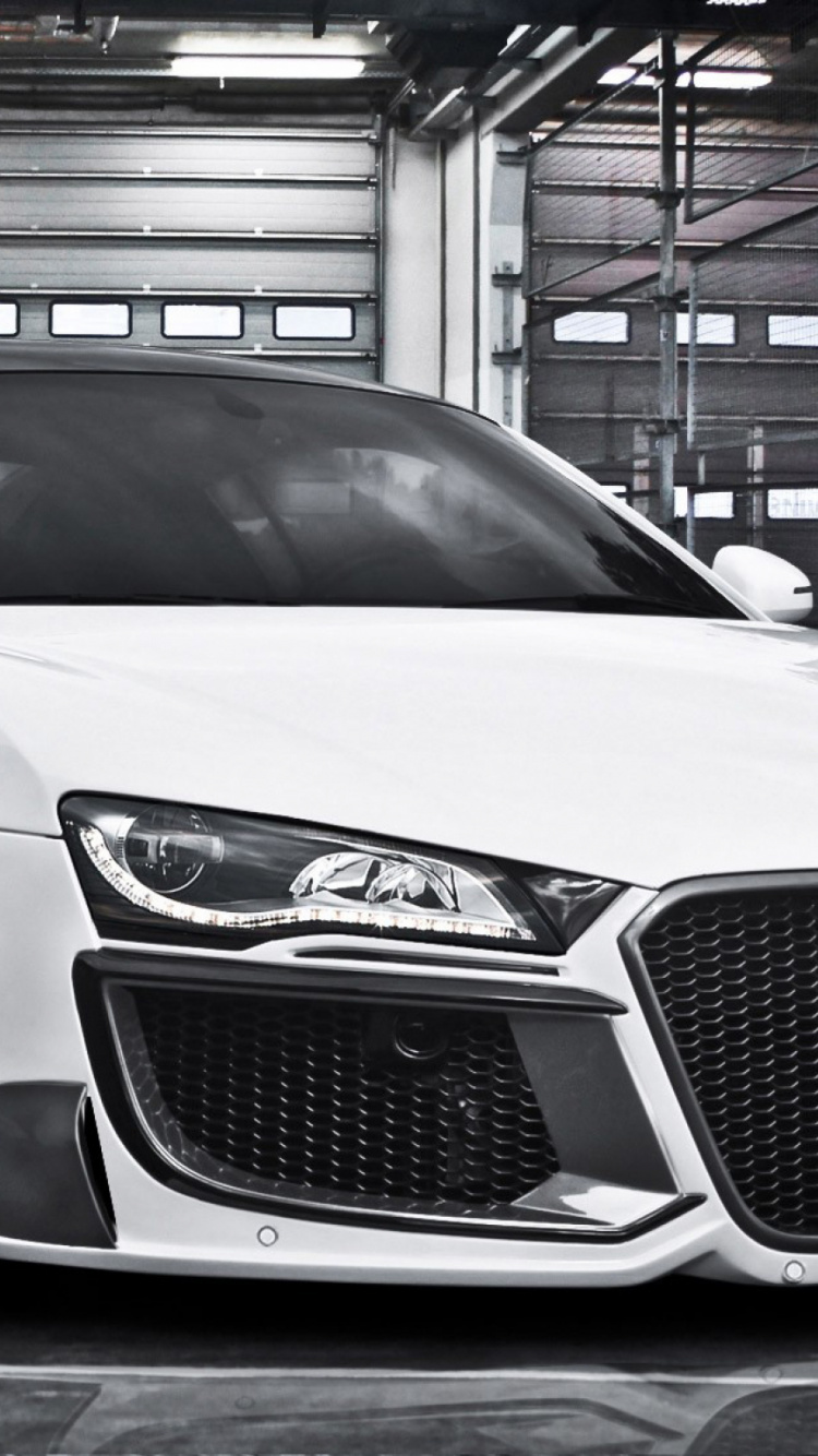 Weißes Mercedes Benz Coupé in Garage Geparkt. Wallpaper in 750x1334 Resolution