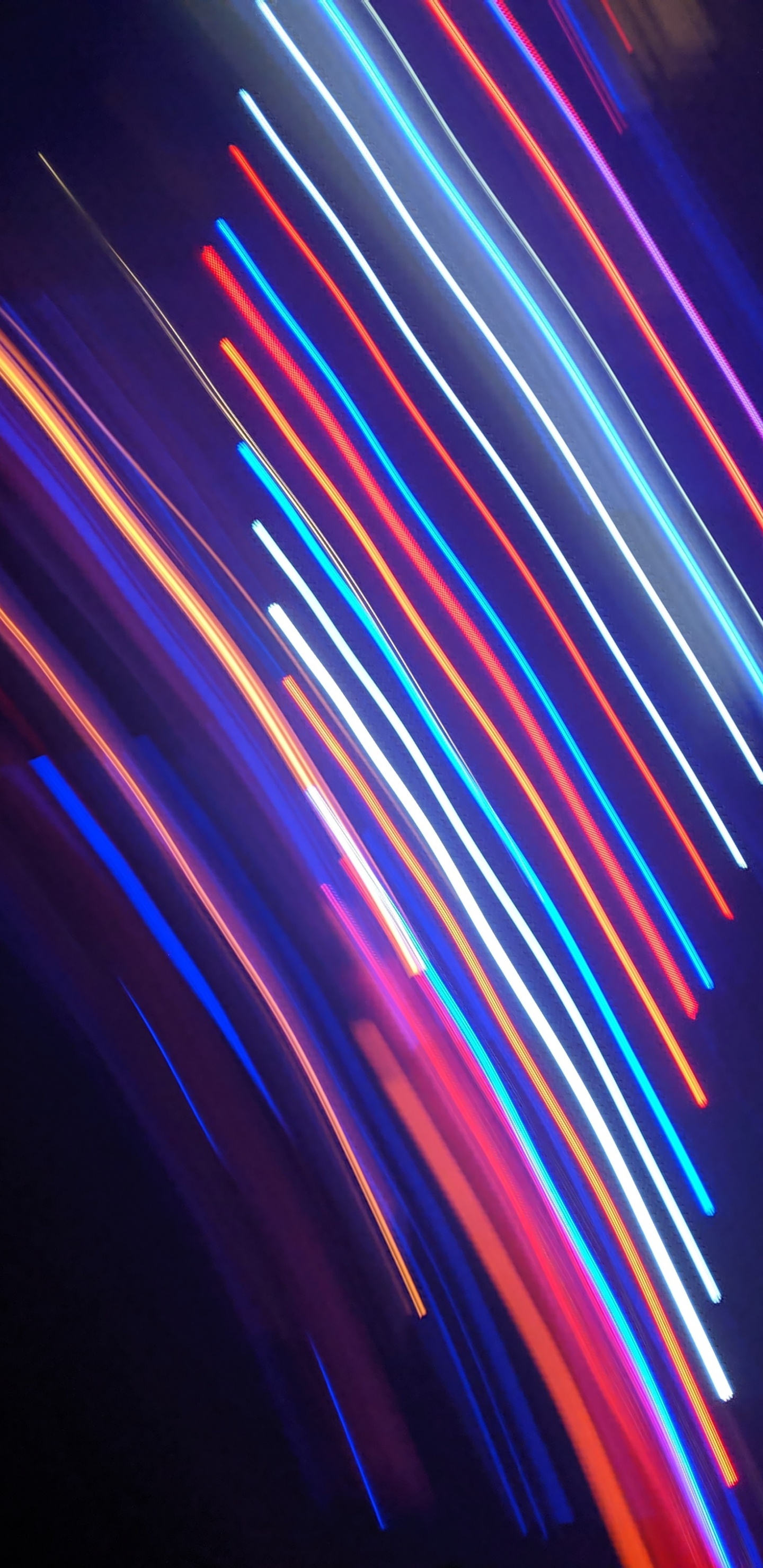 Luz Azul y Roja en Una Habitación Oscura. Wallpaper in 1440x2960 Resolution