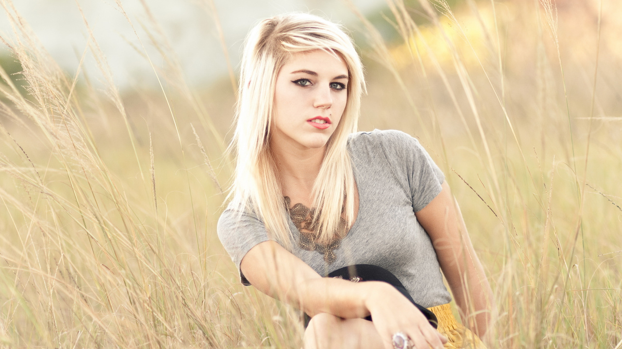 Blond, Cheveu, Beauté, L'herbe de la Famille. Wallpaper in 1280x720 Resolution