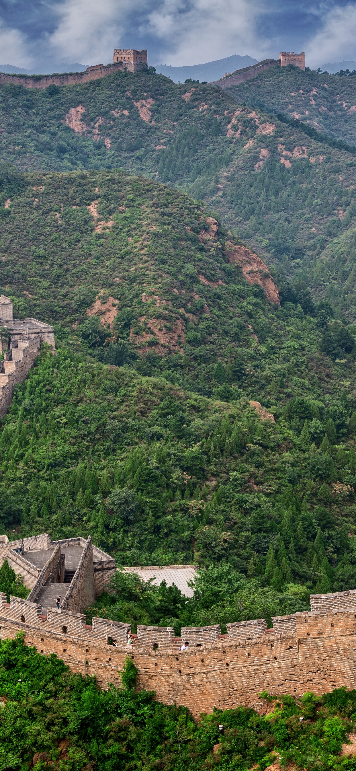 Aerial View of Green Trees and Brown Concrete Building During Daytime. Wallpaper in 1242x2688 Resolution