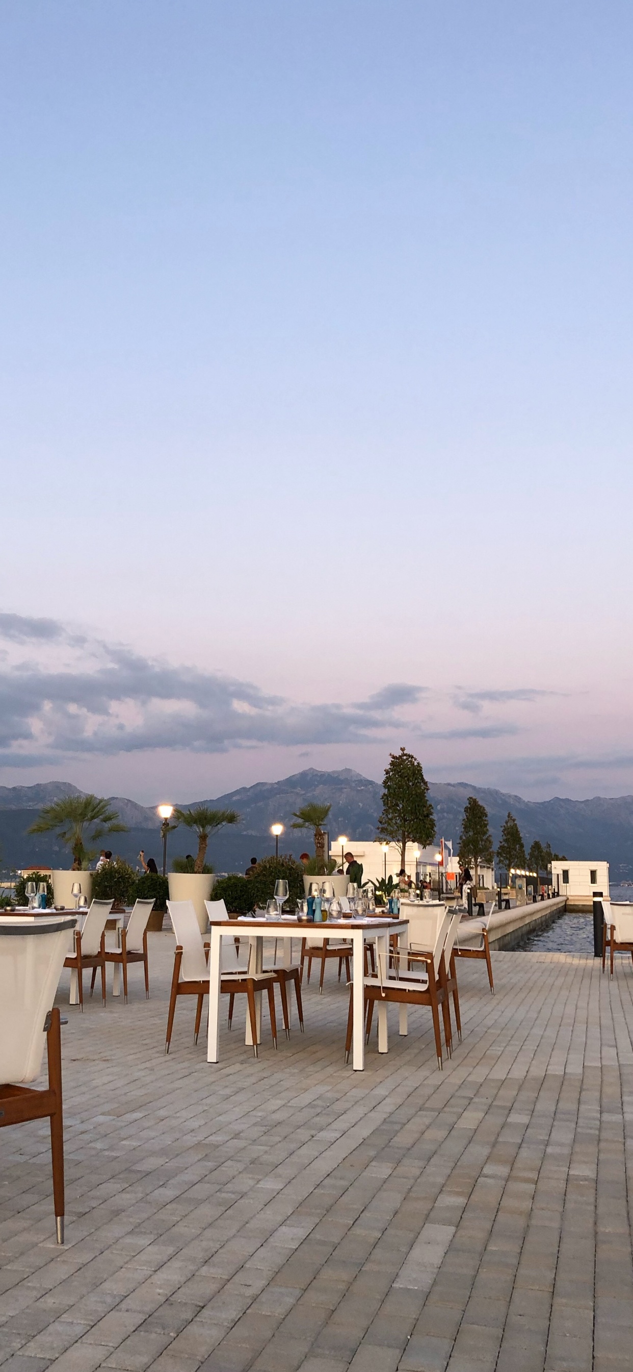 Immobilie, Tourismus, Gewässer, Bergigen Landschaftsformen, Natur. Wallpaper in 1242x2688 Resolution