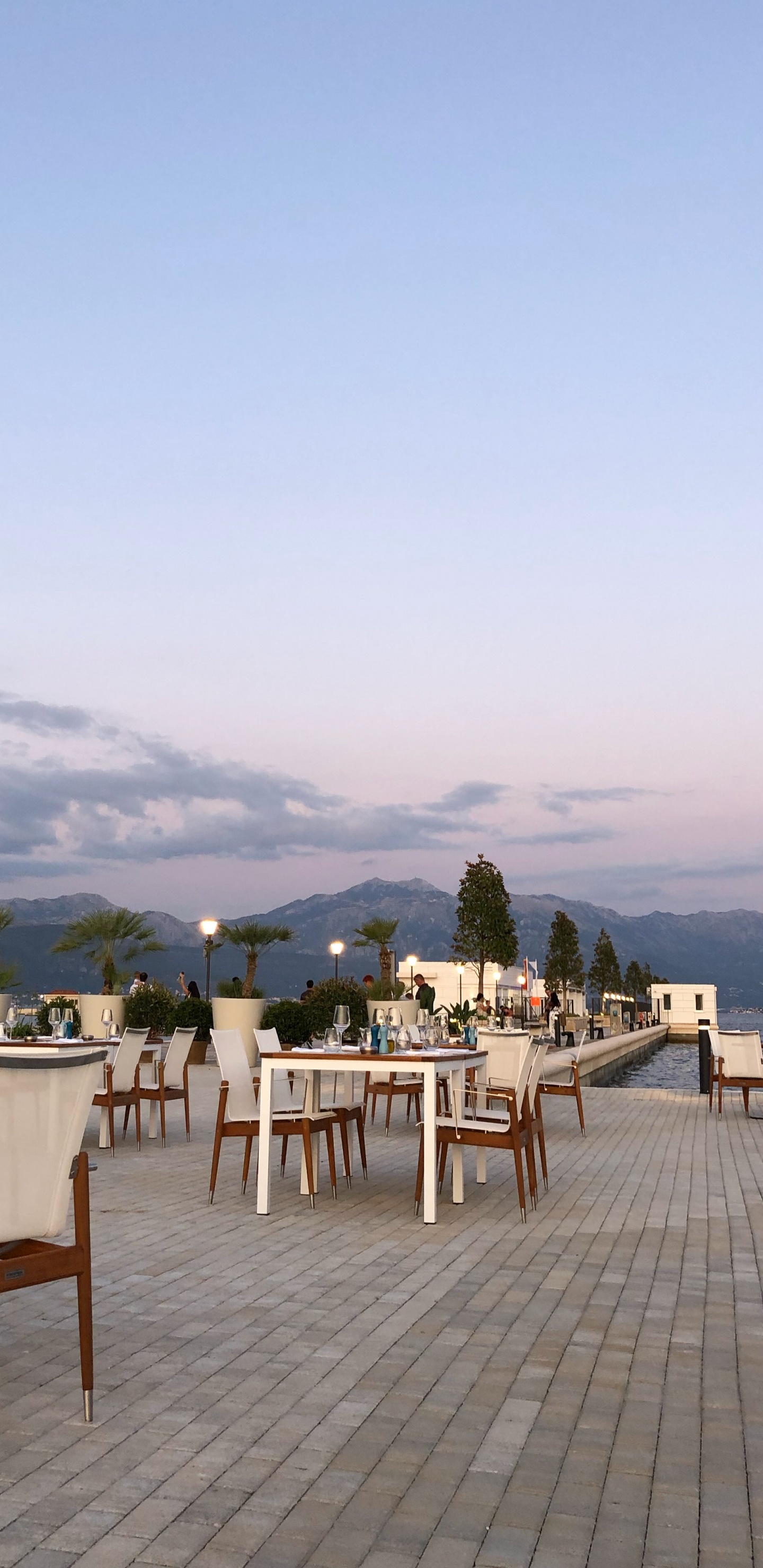 Immobilie, Tourismus, Gewässer, Bergigen Landschaftsformen, Natur. Wallpaper in 1440x2960 Resolution