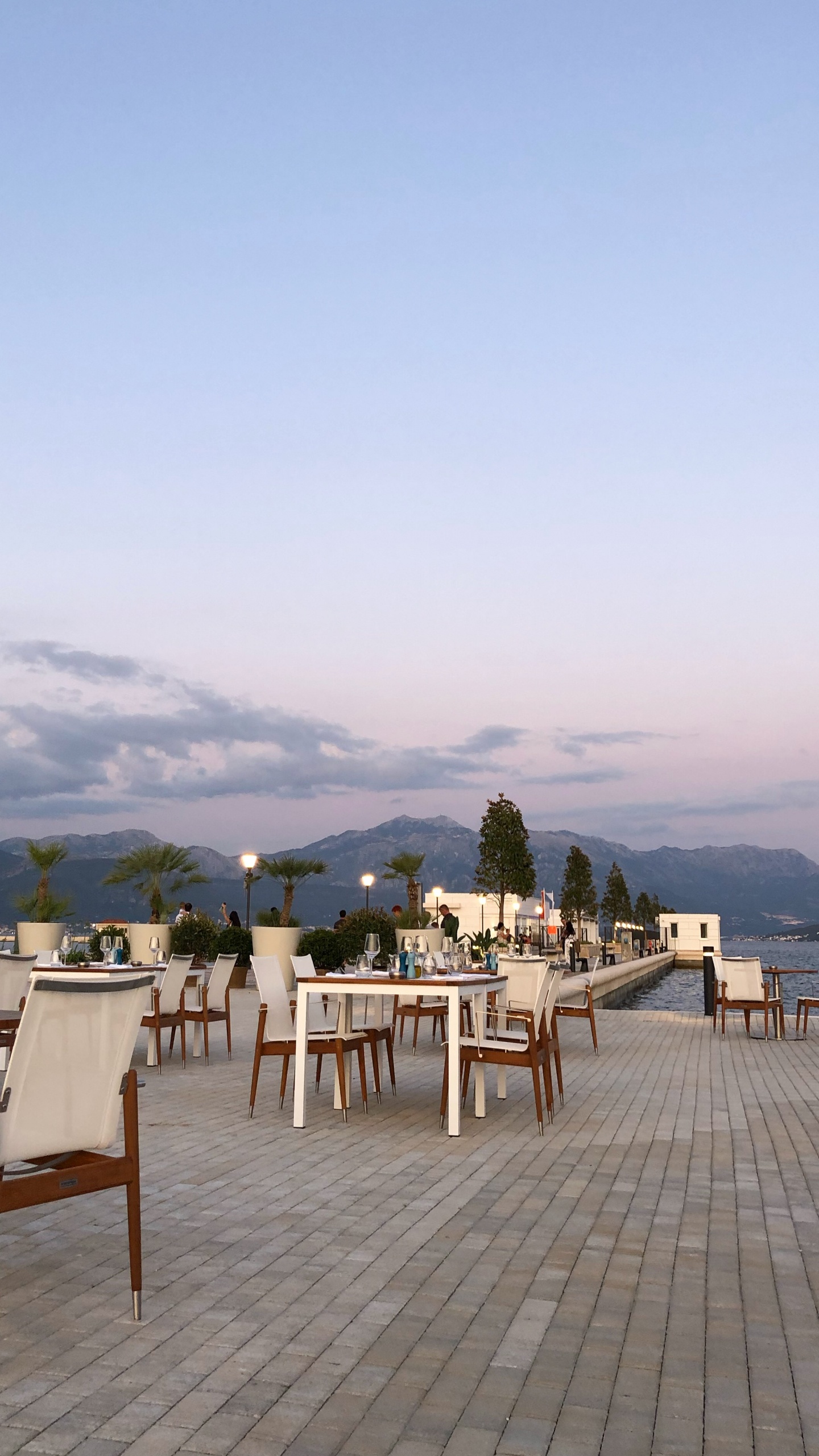 Inmueble, Turismo, Cuerpo de Agua, Las Formaciones Montañosas, Naturaleza. Wallpaper in 1440x2560 Resolution