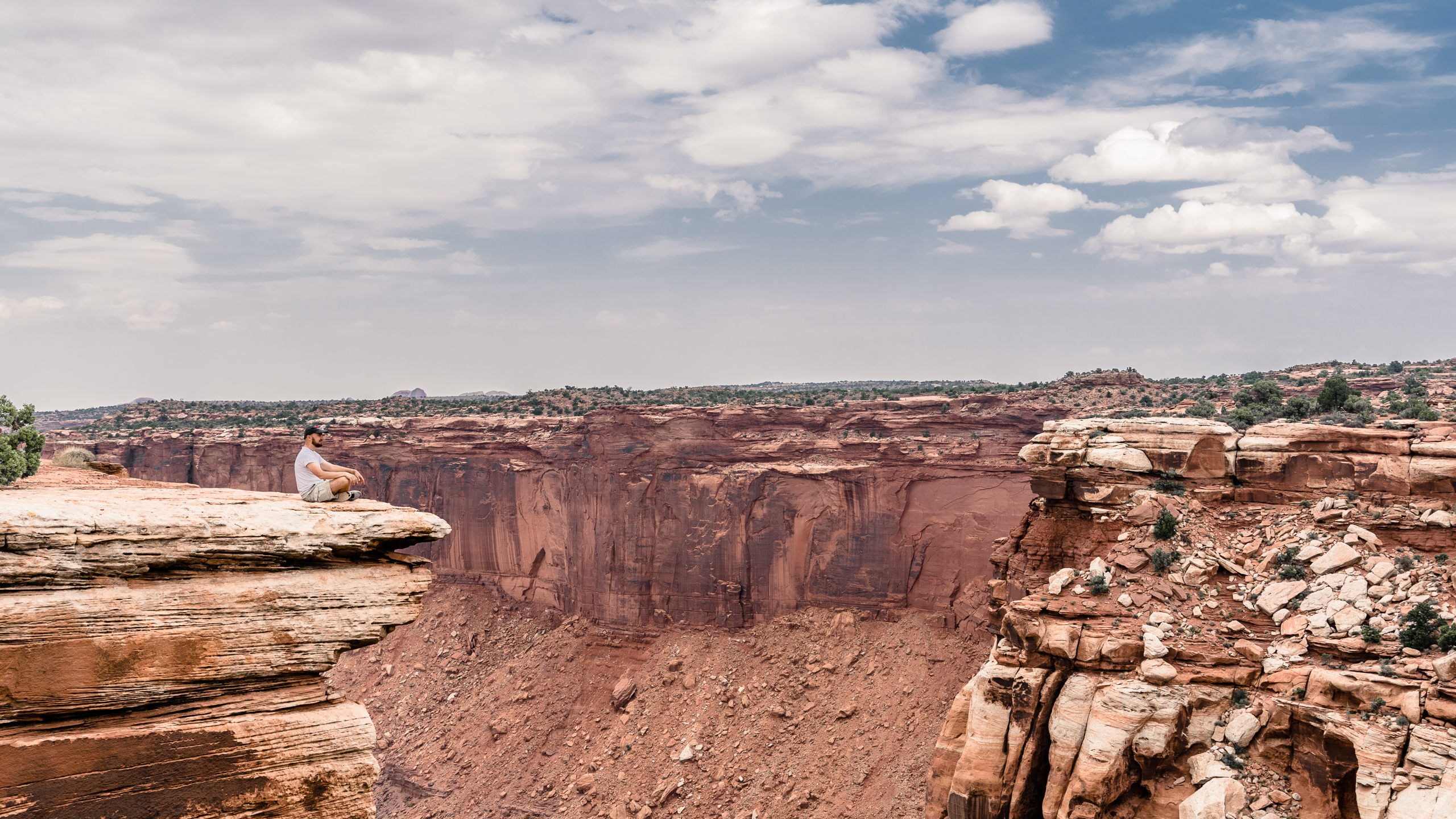 Brown Rock Formation Under Blue Sky During Daytime. Wallpaper in 2560x1440 Resolution