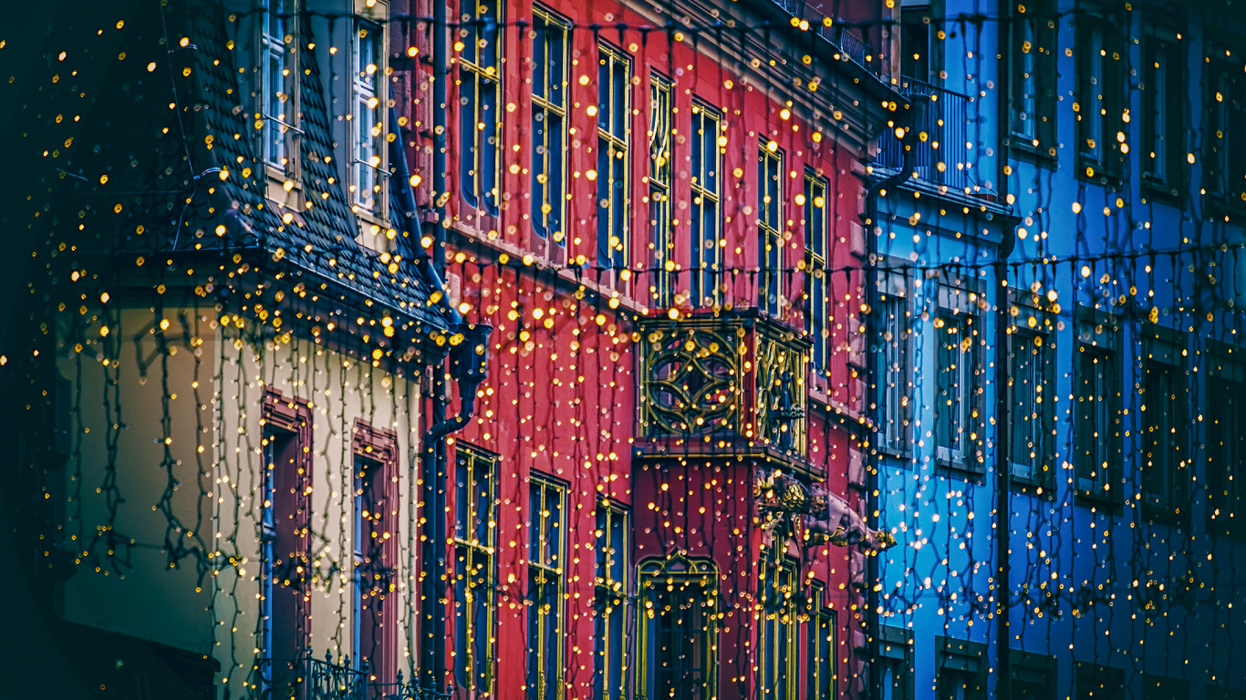 Bâtiment en Béton Rouge et Bleu Pendant la Journée. Wallpaper in 1366x768 Resolution