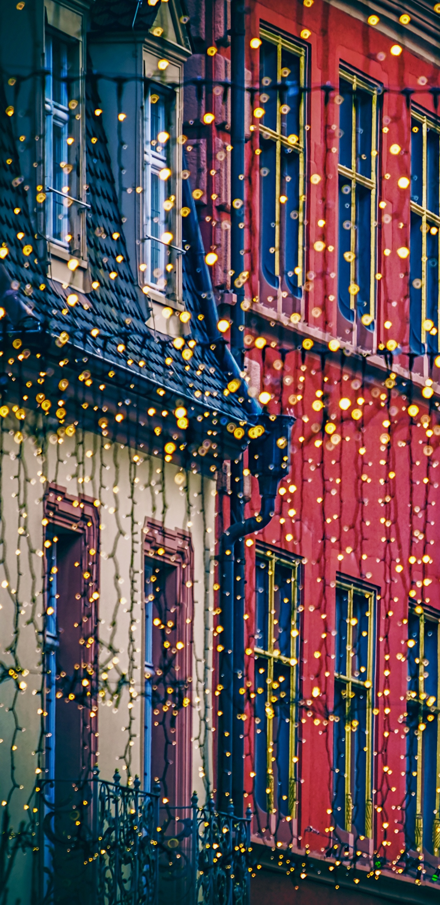 Red and Blue Concrete Building During Daytime. Wallpaper in 1440x2960 Resolution