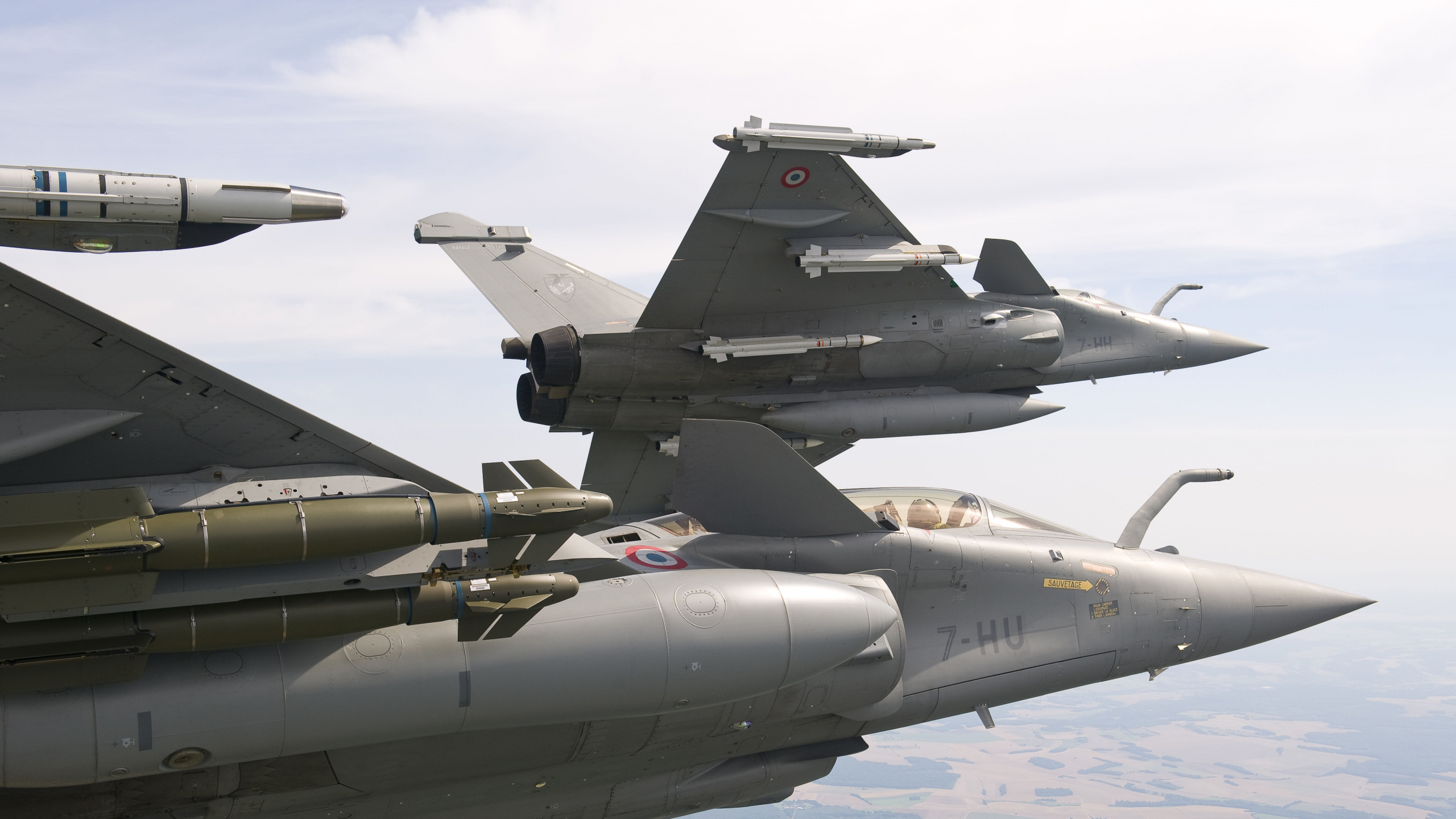 Gray Fighter Jet Flying Over Blue Sky During Daytime. Wallpaper in 2560x1440 Resolution