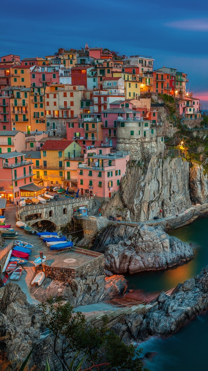 Houses on Cliff Near Body of Water During Daytime. Wallpaper in 720x1280 Resolution