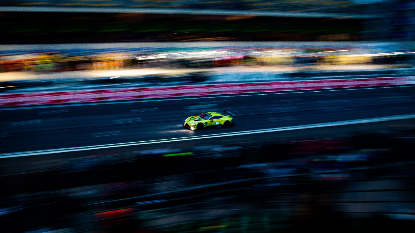 Green and Black Sports Car on Road. Wallpaper in 1366x768 Resolution