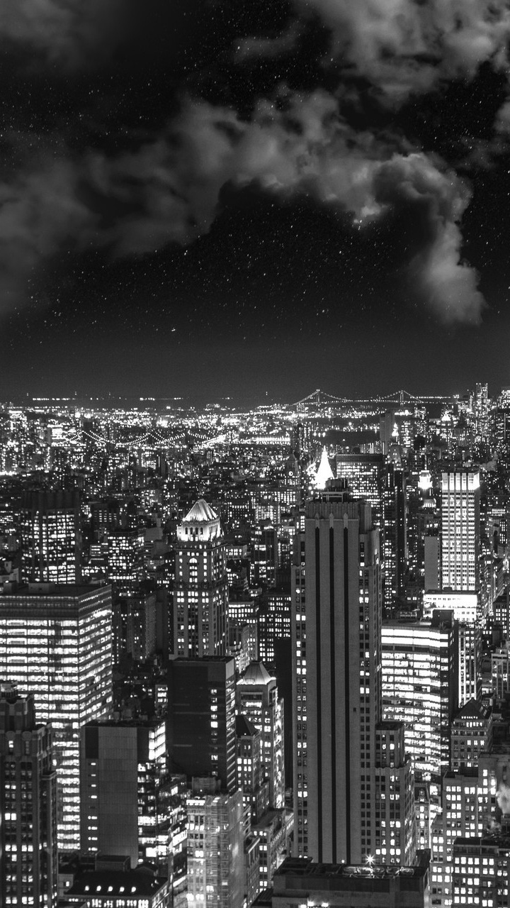 Foto en Escala de Grises de Los Edificios de la Ciudad Durante la Noche.. Wallpaper in 720x1280 Resolution