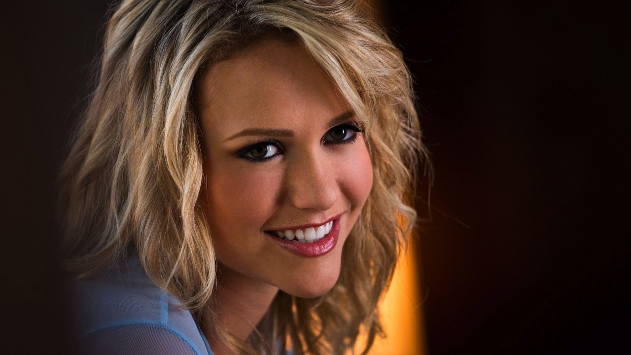 Haar, Blonde, Frisur, Augenbraue, Schönheit. Wallpaper in 1280x720 Resolution