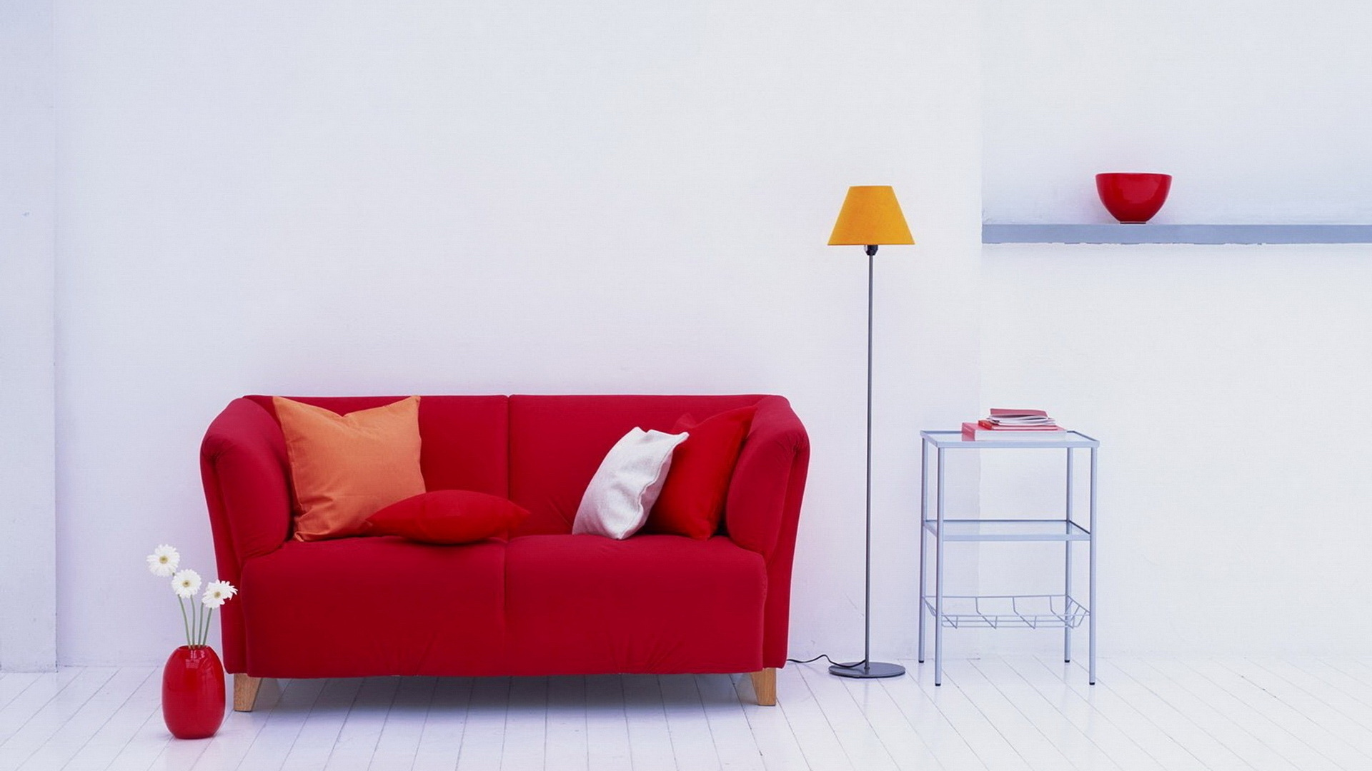 Rot-weißes Sofa Mit Dekokissen. Wallpaper in 1920x1080 Resolution