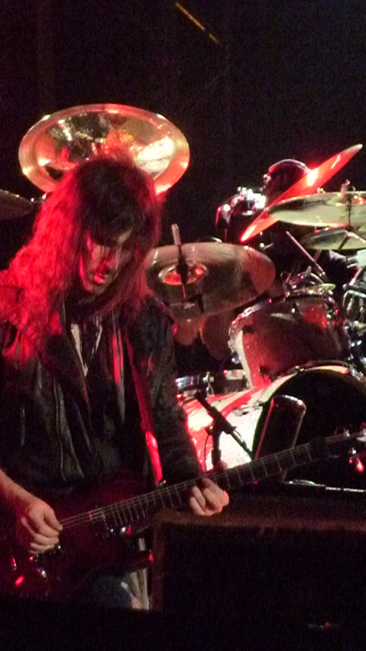 Rockkonzert, Bass Drum, Perkussion, Timbales, Musiker. Wallpaper in 750x1334 Resolution