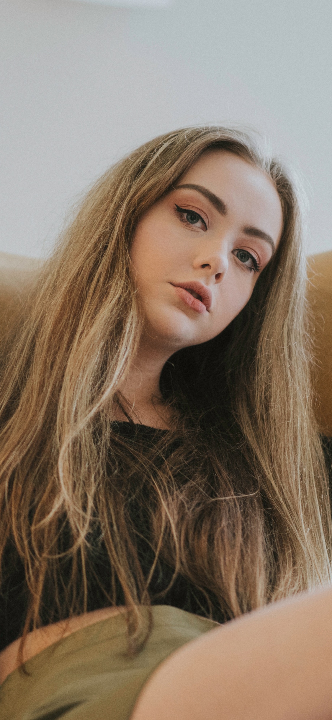 Beauty, Footwear, Leg, Skin, Human Leg. Wallpaper in 1125x2436 Resolution