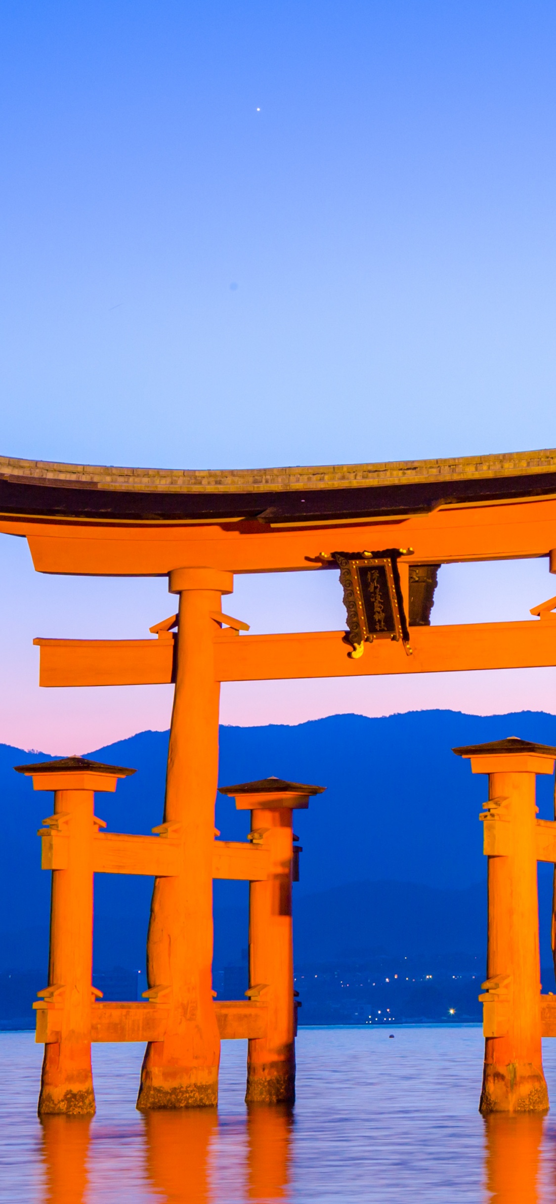 Brown Wooden Cross on Body of Water During Daytime. Wallpaper in 1125x2436 Resolution