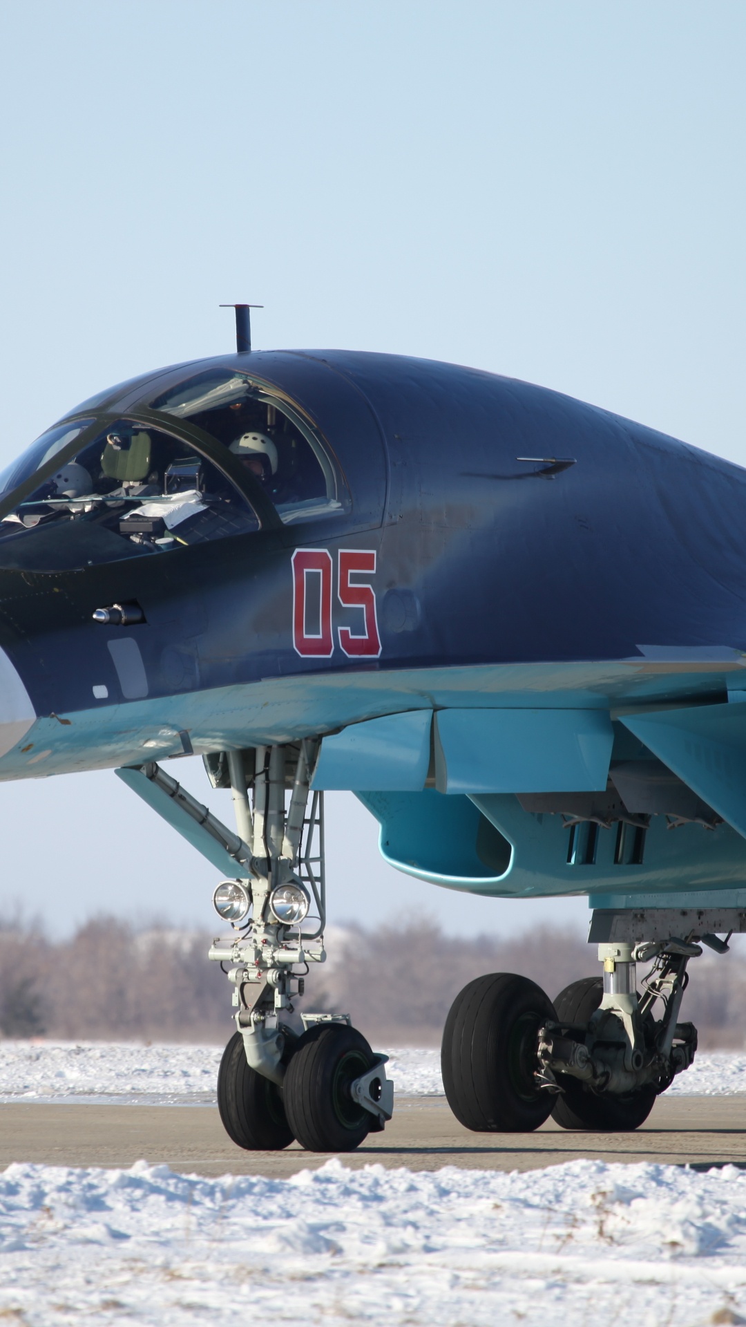 Avion à Réaction Noir Sur le Sable Gris Pendant la Journée. Wallpaper in 1080x1920 Resolution