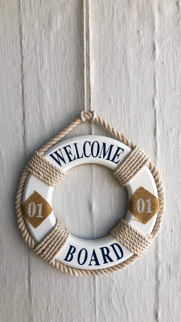 Decoración de Pared en Forma de Corazón de Madera Blanca y Marrón. Wallpaper in 720x1280 Resolution