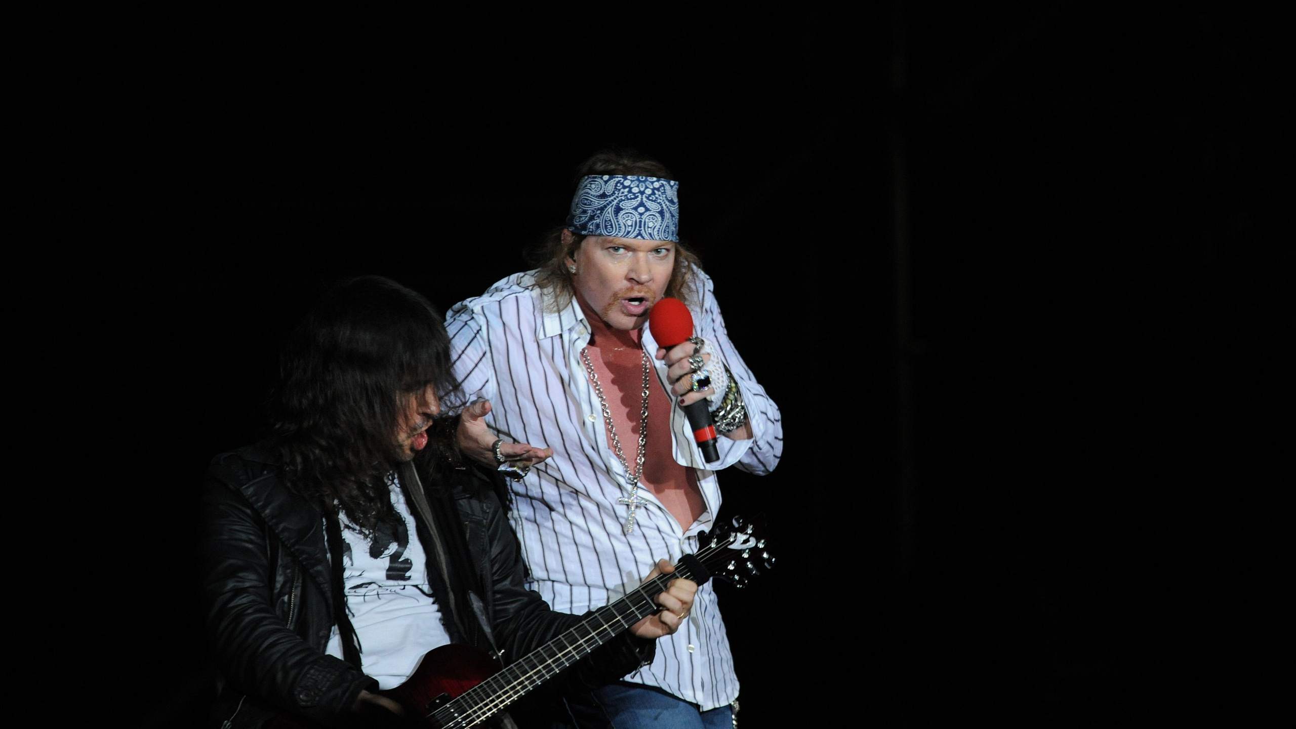 el Guitarrista, Concierto, Guitarra, Axl Rose, No en Esta Vida Gira. Wallpaper in 2560x1440 Resolution