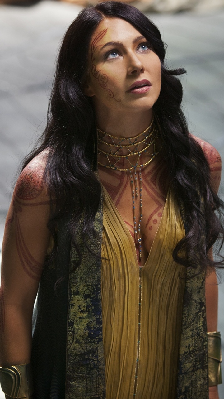 Woman in Black and Gold Sleeveless Dress. Wallpaper in 720x1280 Resolution