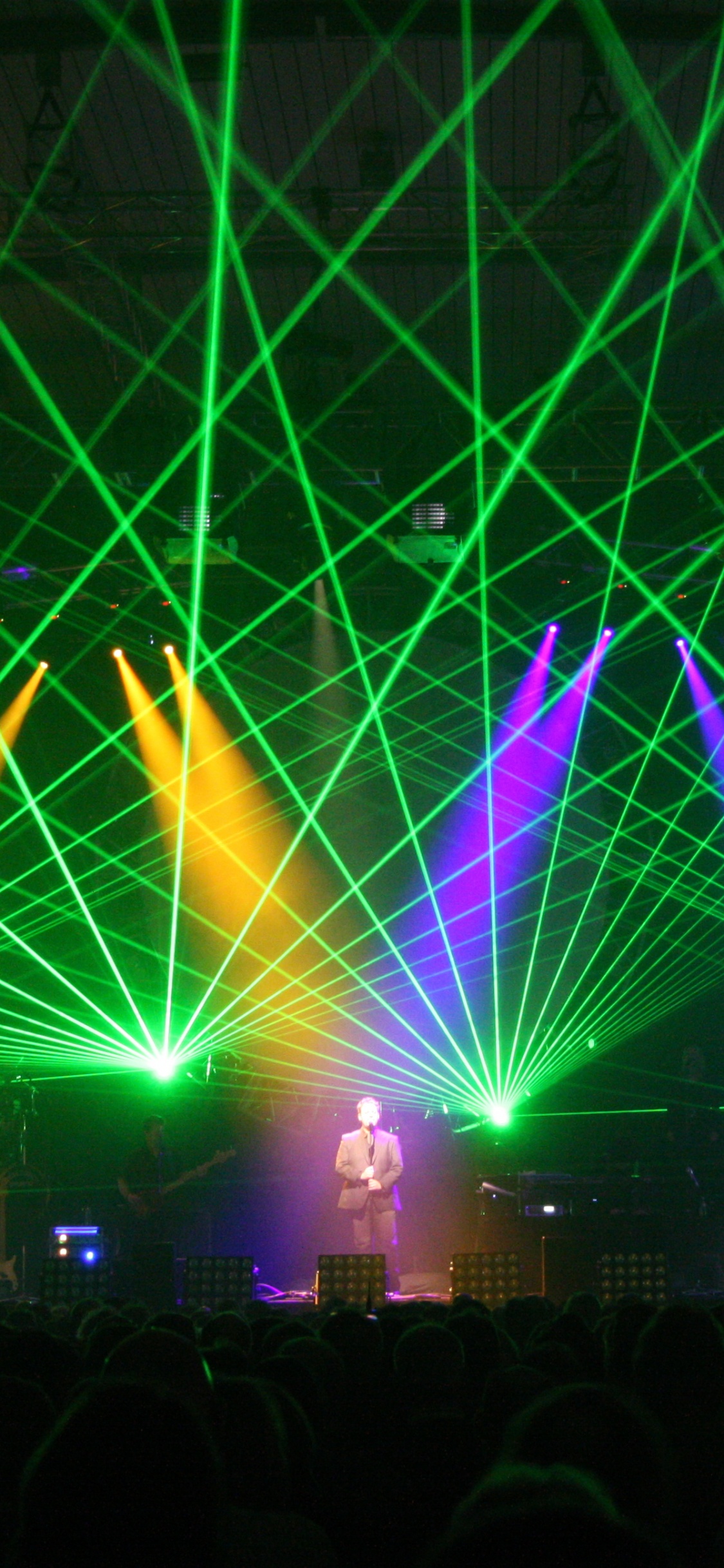 Pink Floyd, The Australian Pink Floyd Show, Konzert, Gr, Licht. Wallpaper in 1125x2436 Resolution