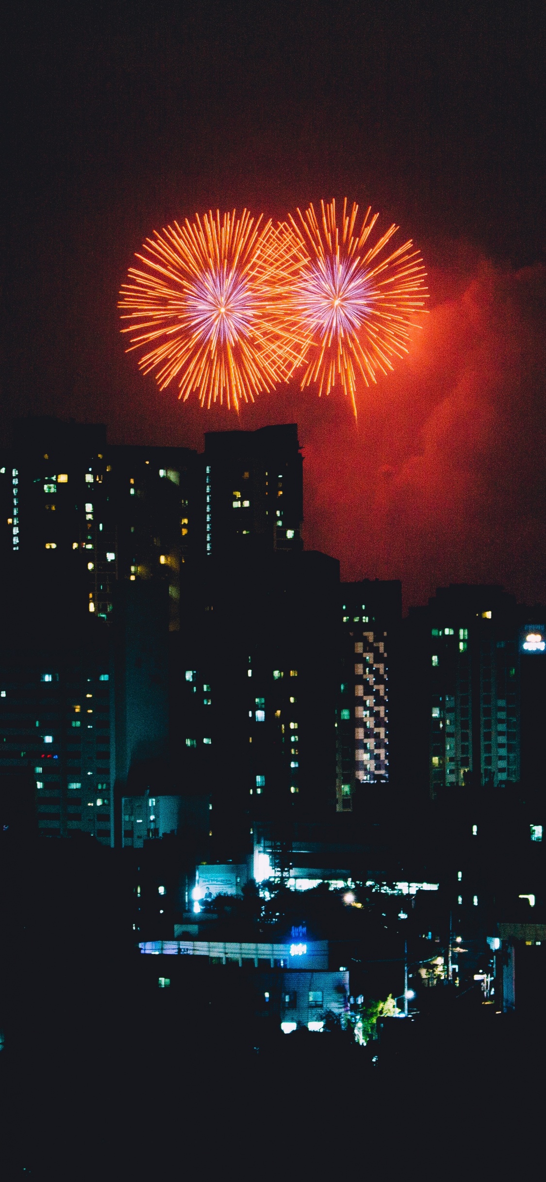 Feuerwerk, Nacht, Neue Jahre Tag, Veranstaltung, Mitternacht. Wallpaper in 1125x2436 Resolution