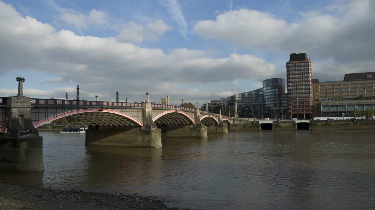 White Bridge Over Water Near City Buildings During Daytime. Wallpaper in 1280x720 Resolution