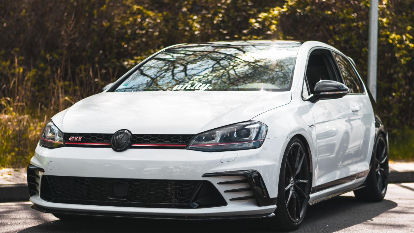 Mercedes Benz Clase c Blanco. Wallpaper in 1366x768 Resolution