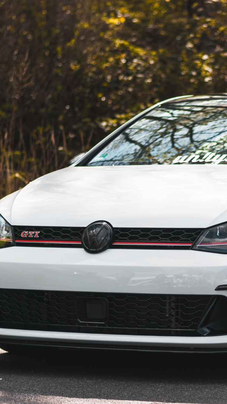 Mercedes Benz Clase c Blanco. Wallpaper in 750x1334 Resolution