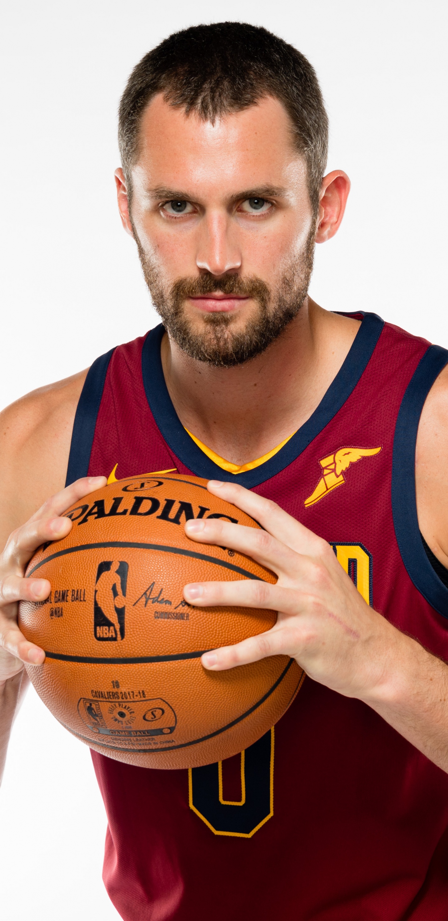 Mann im Roten Und Blauen Tanktop Mit Basketball. Wallpaper in 1440x2960 Resolution