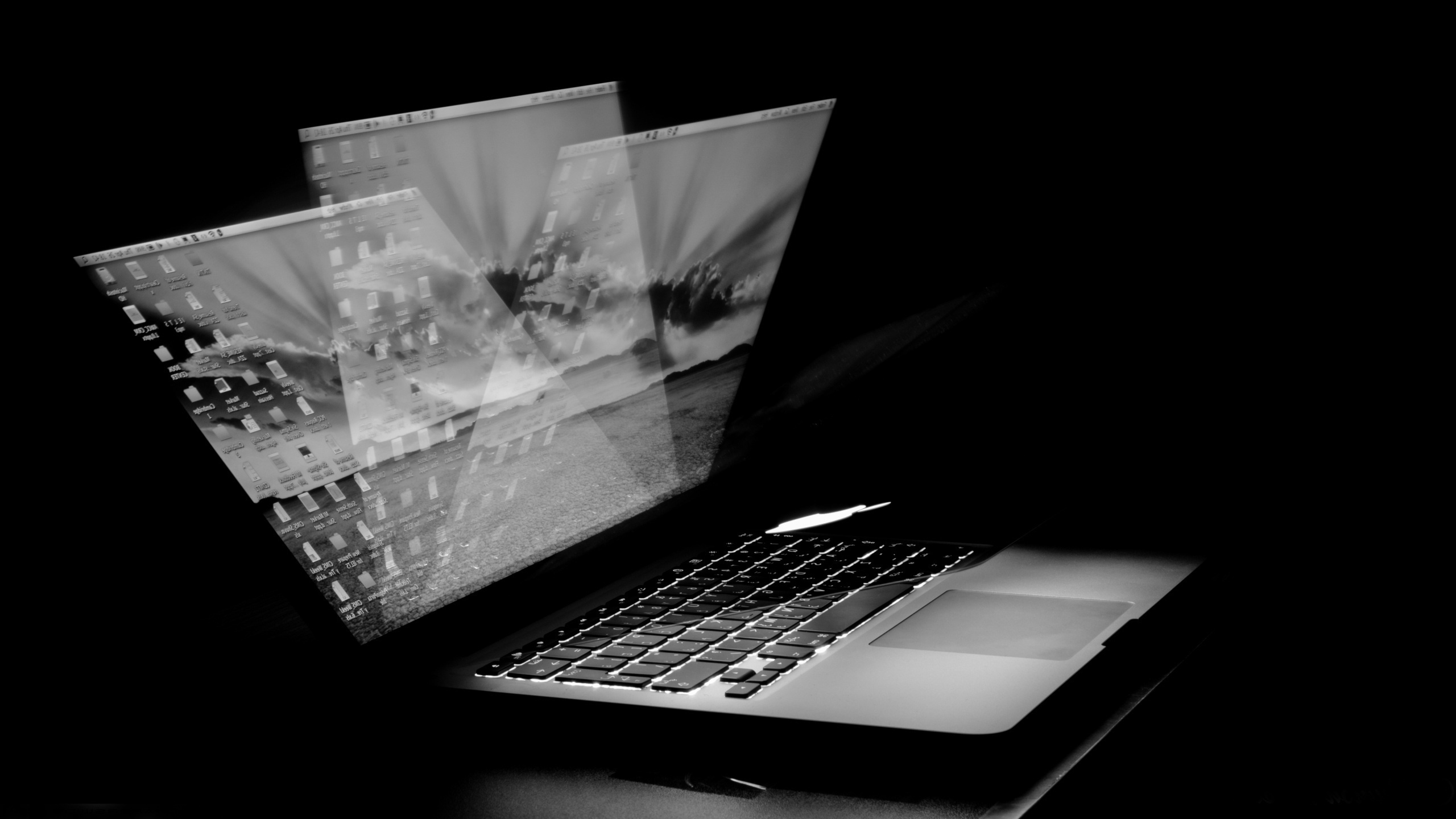 Black and White Laptop Computer. Wallpaper in 2560x1440 Resolution