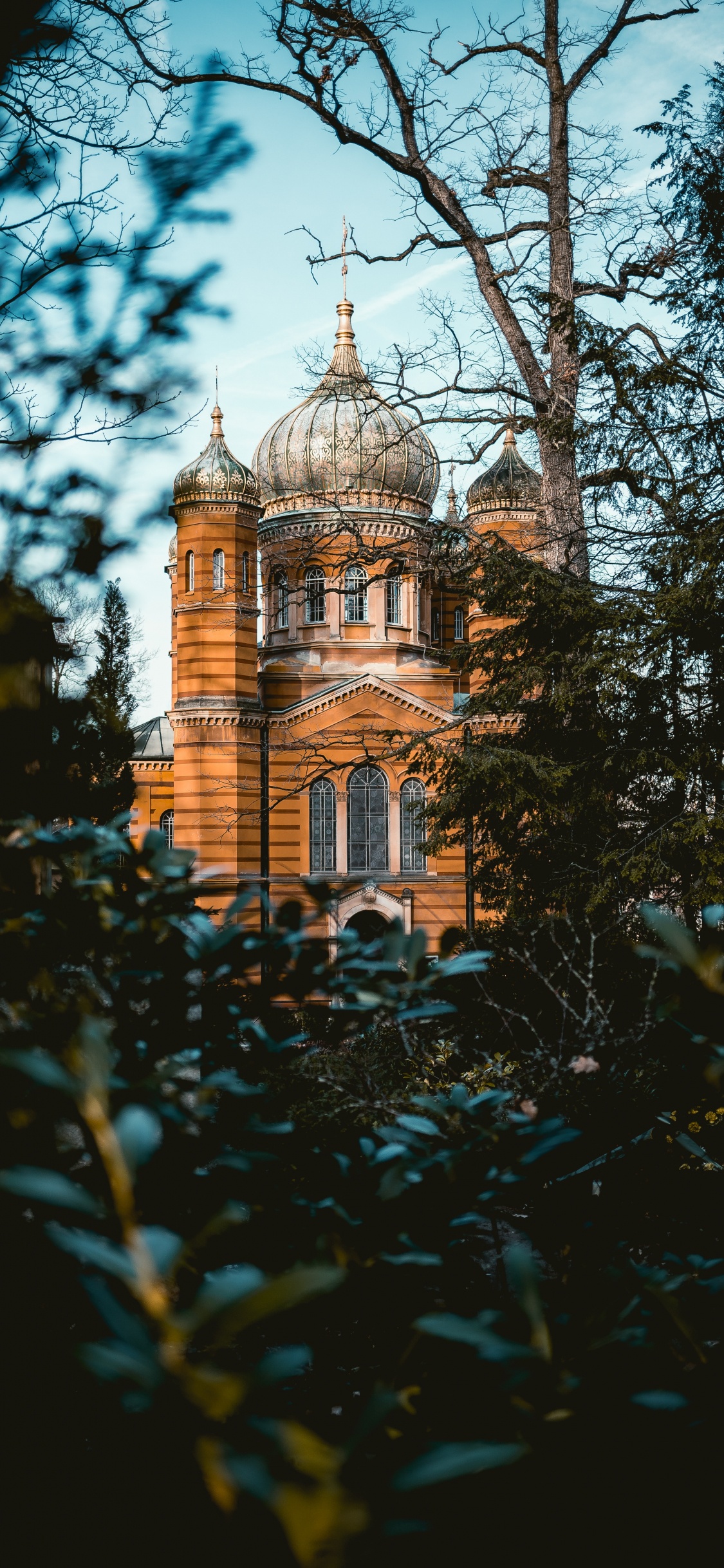 Brown Concrete Building During Daytime. Wallpaper in 1125x2436 Resolution