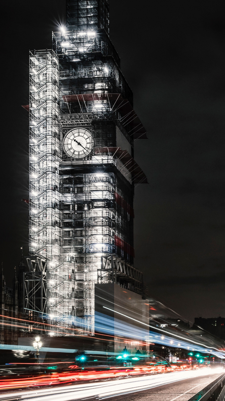 Photographie en Accéléré de Voitures Sur la Route Près de Big Ben Pendant la Nuit. Wallpaper in 750x1334 Resolution