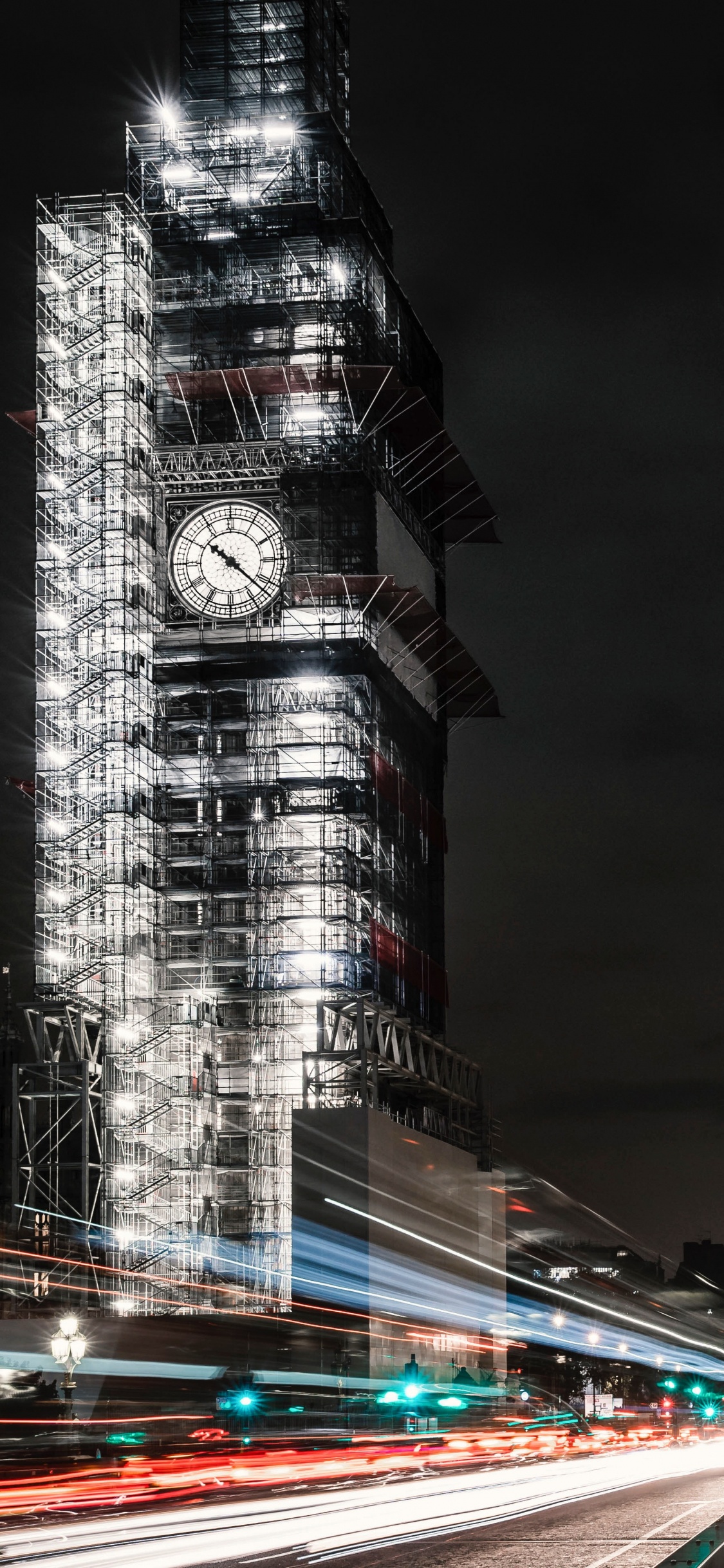Fotografía de Lapso de Tiempo de Automóviles en la Carretera Cerca Del Big Ben Durante la Noche. Wallpaper in 1125x2436 Resolution