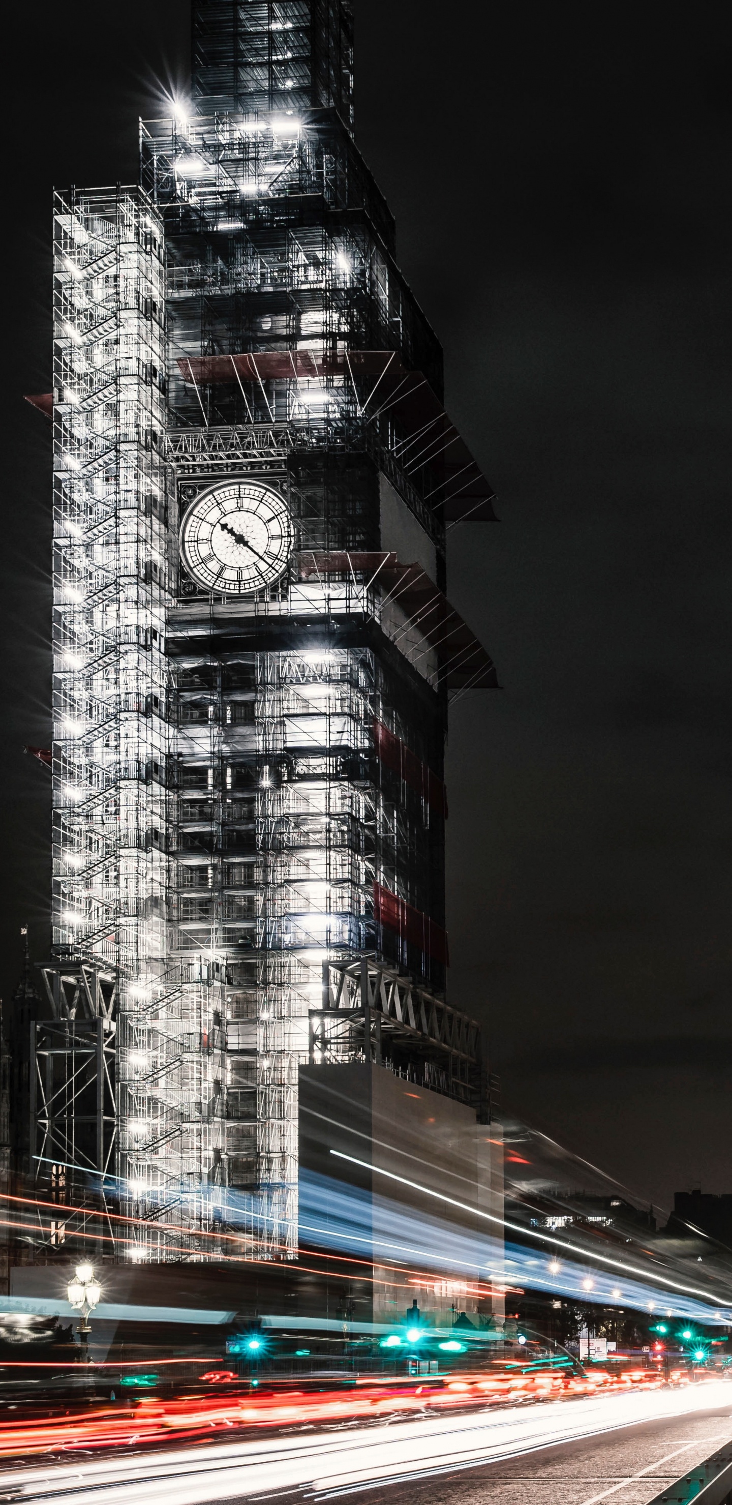 Zeitraffer-Fotografie Von Autos Auf Der Straße in Der Nähe Von Big Ben Während Der Nachtzeit. Wallpaper in 1440x2960 Resolution