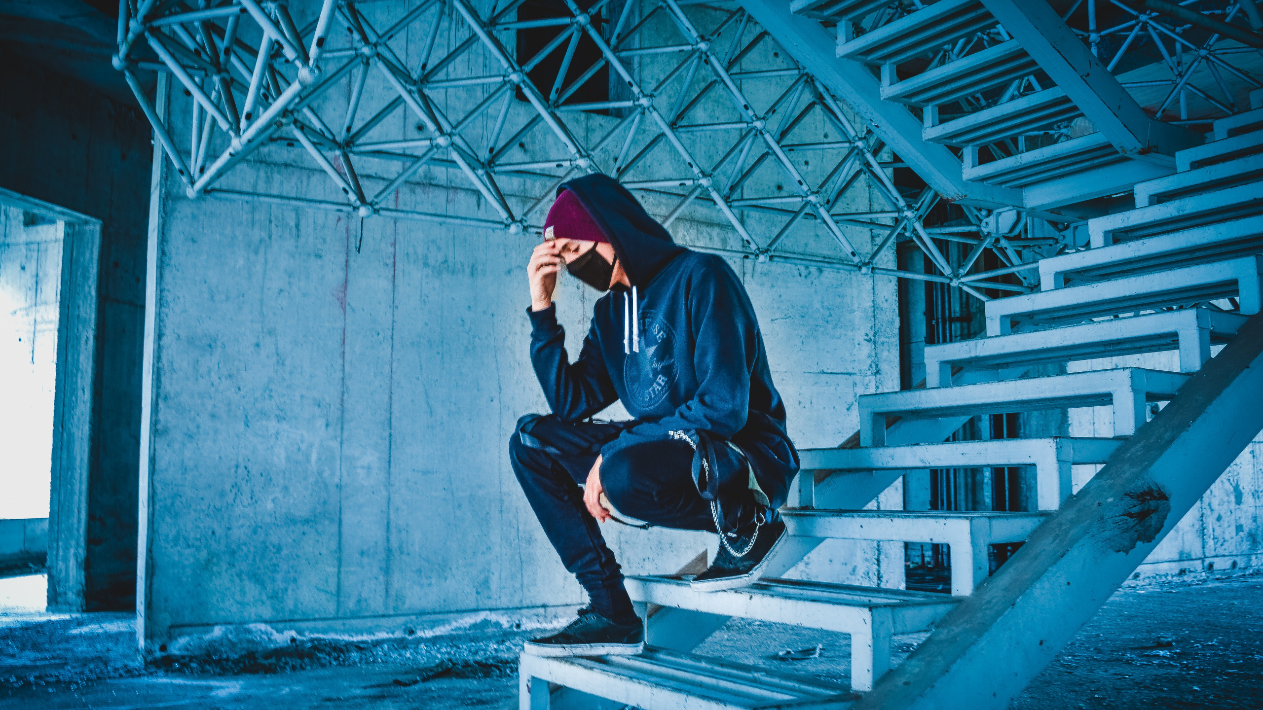 Man in Black Hoodie and Black Pants Sitting on Concrete Stairs. Wallpaper in 2560x1440 Resolution