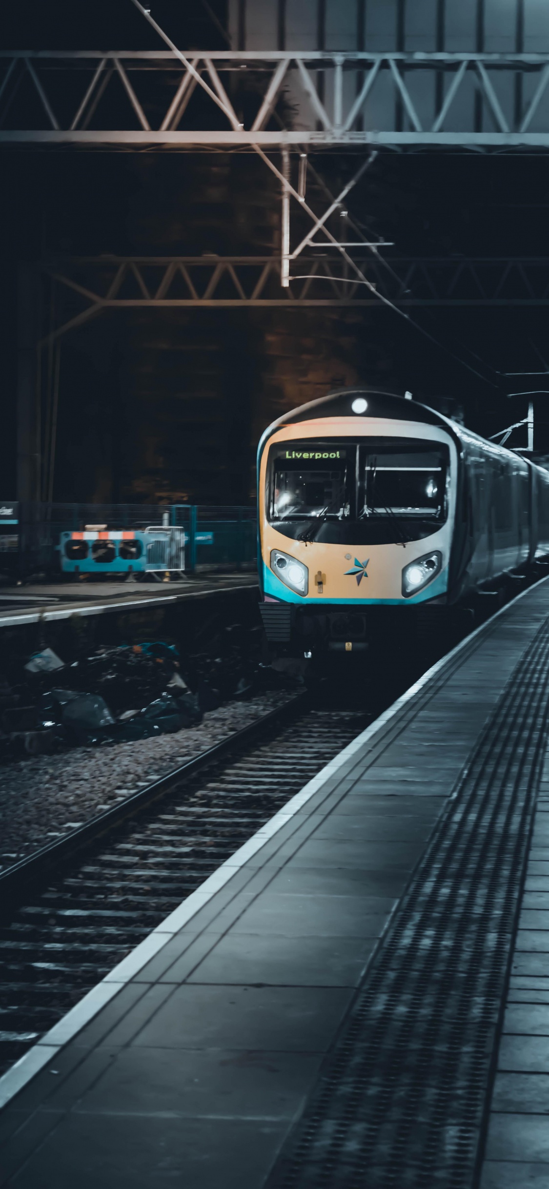 el Transporte Ferroviario, Tren, Iluminación Automotriz, el Material Rodante, Centro de Transporte. Wallpaper in 1125x2436 Resolution