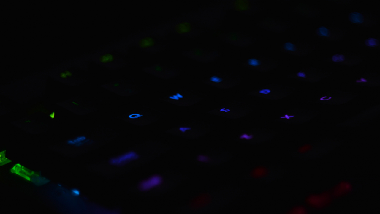 Teclado de Computadora Iluminado Púrpura y Rosa. Wallpaper in 1280x720 Resolution