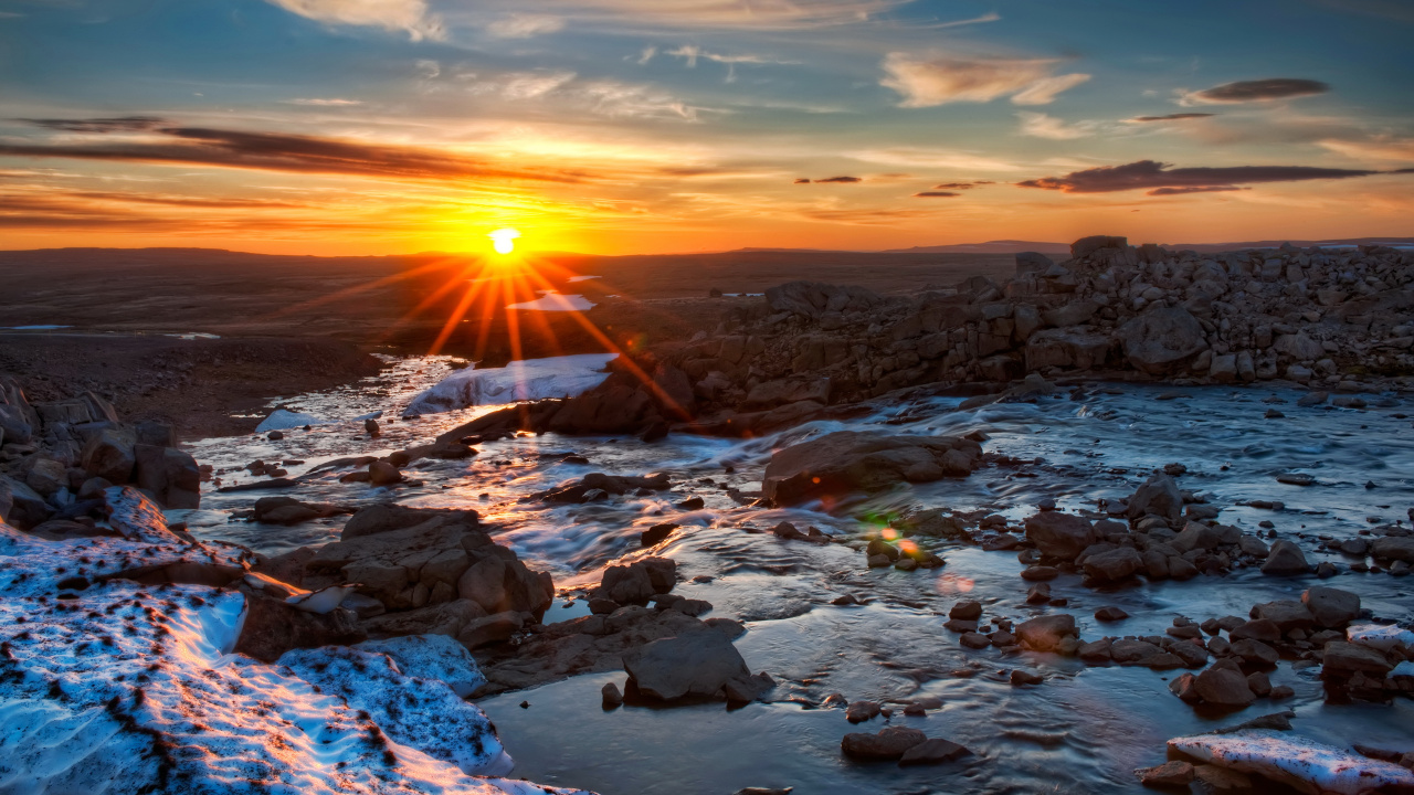 Rocky Shore During Sunset Under Cloudy Sky. Wallpaper in 1280x720 Resolution