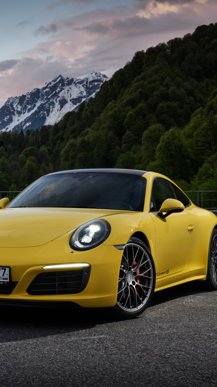 Porsche 911 Amarillo en la Carretera Cerca de la Montaña Durante el Día. Wallpaper in 750x1334 Resolution