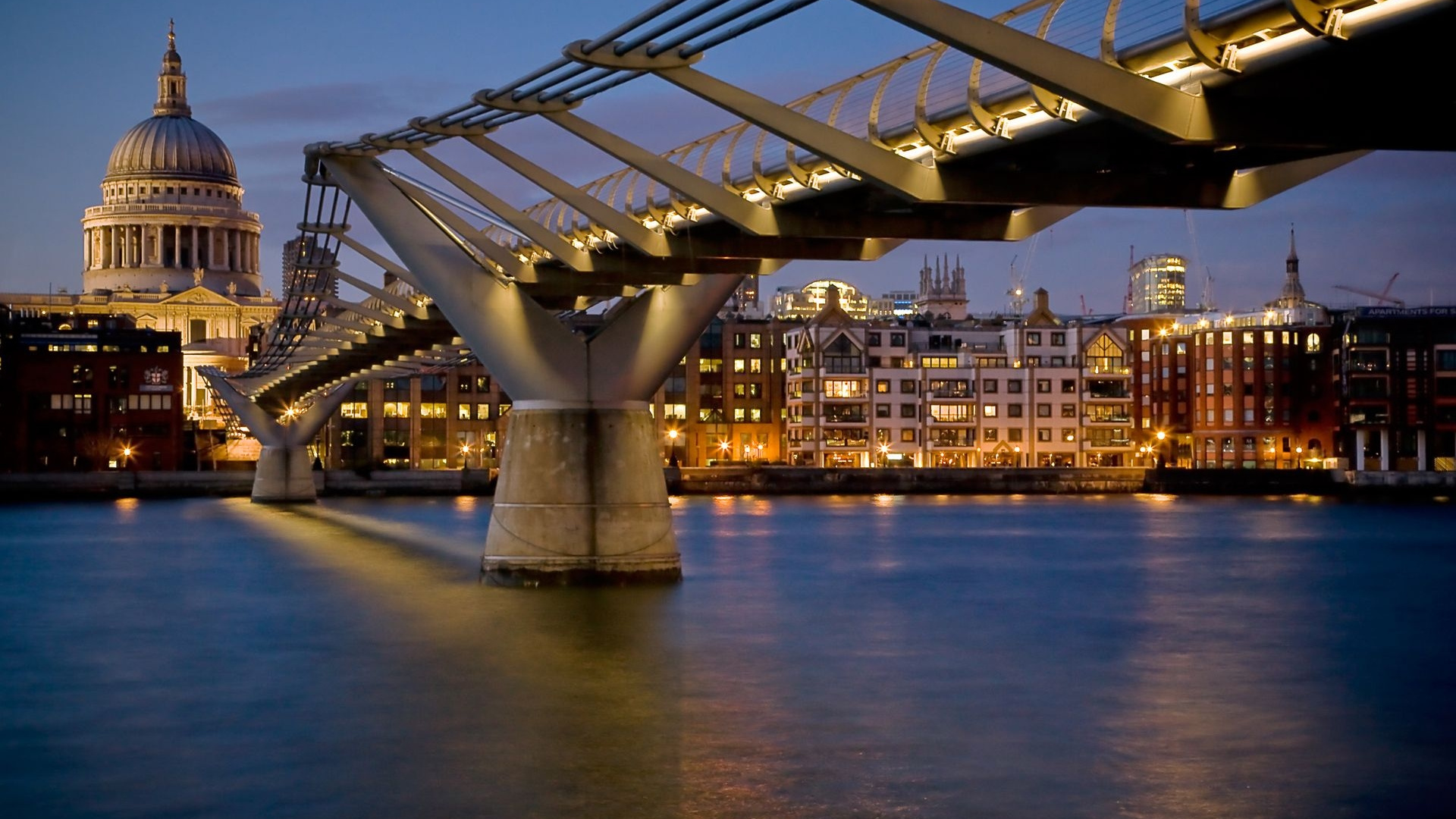 Puente Sobre el Agua Durante la Noche. Wallpaper in 1920x1080 Resolution